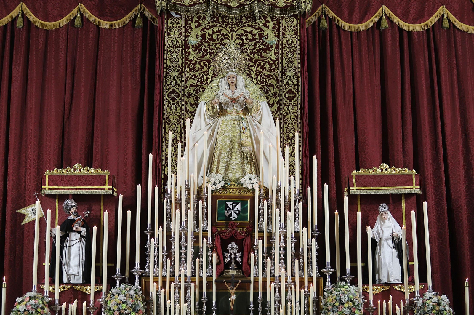 Imágenes de los cultos a la Virgen del Rosario en el Sagrado Corazón de Jesús