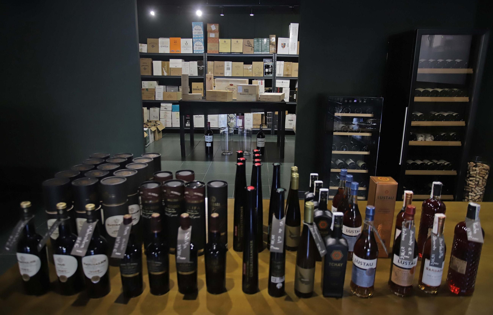 Fotos de la nueva enotienda de 'El Decantador' en Algeciras