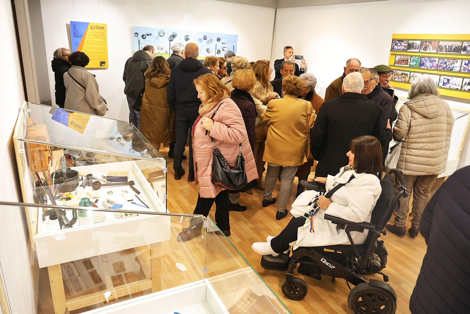 Imágenes de la inauguración de la exposición 'La Telefonía en Huelva'