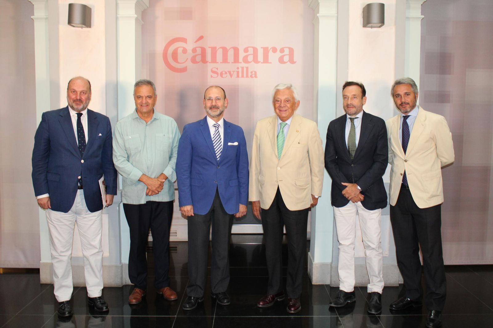 Los representantes de la hermandad y de la Cámara.