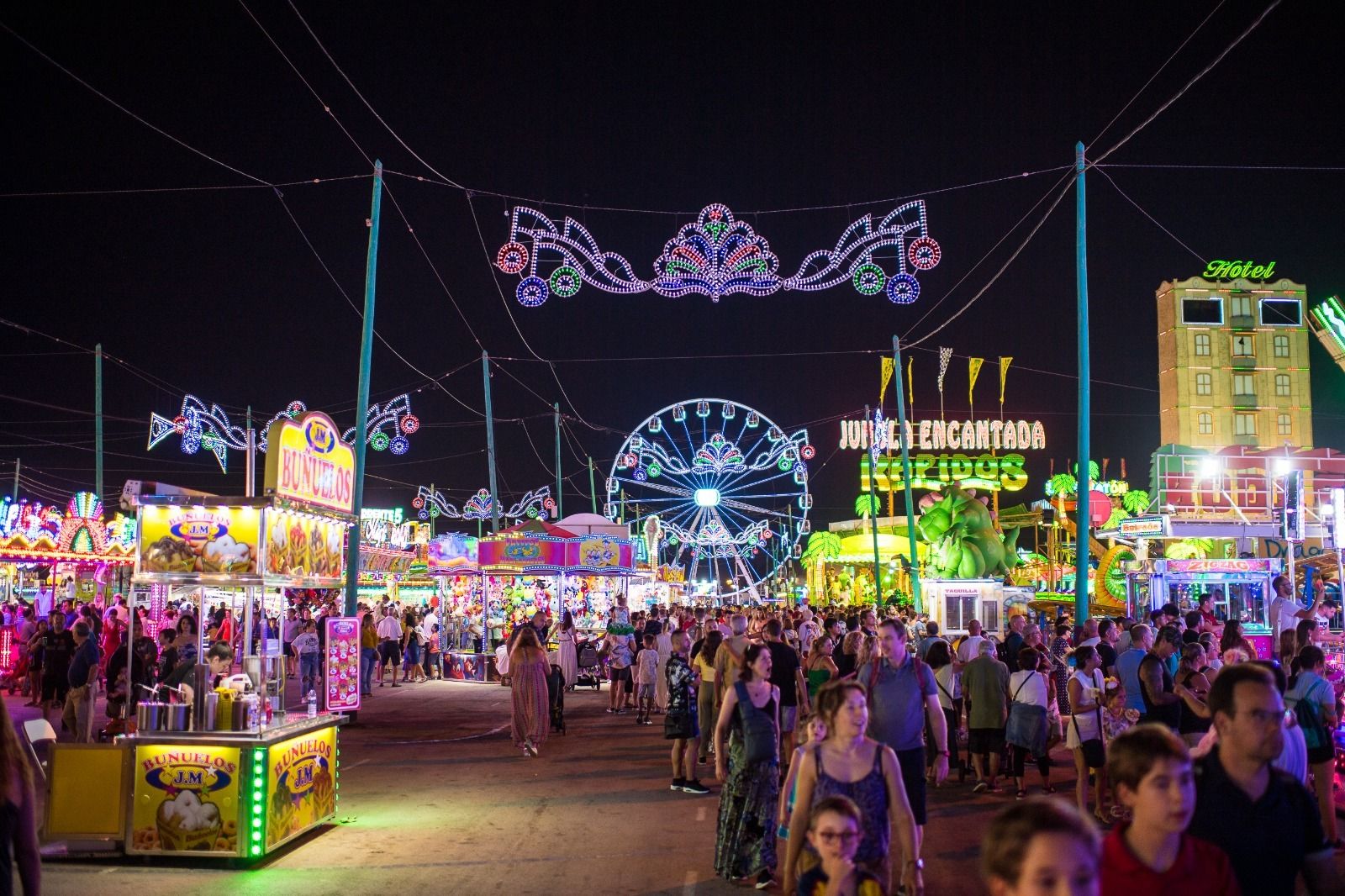 Las noches iluminadas en el Real de la Feria de Málaga (fotos)
