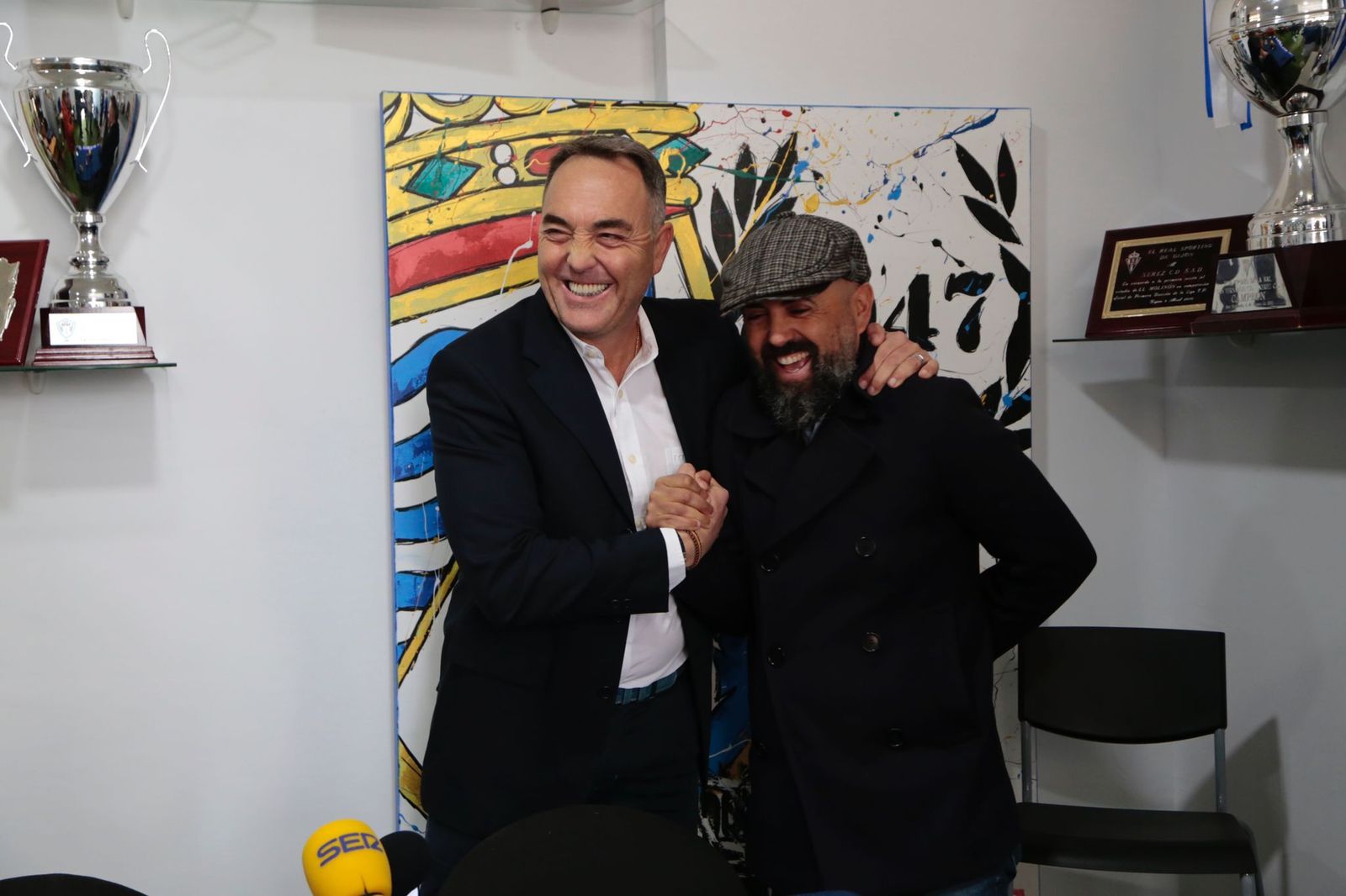 Óscar Garvín y Juan Luis Gil, muy sonrientes en la rueda de prensa de presentación de Gestar Sport.