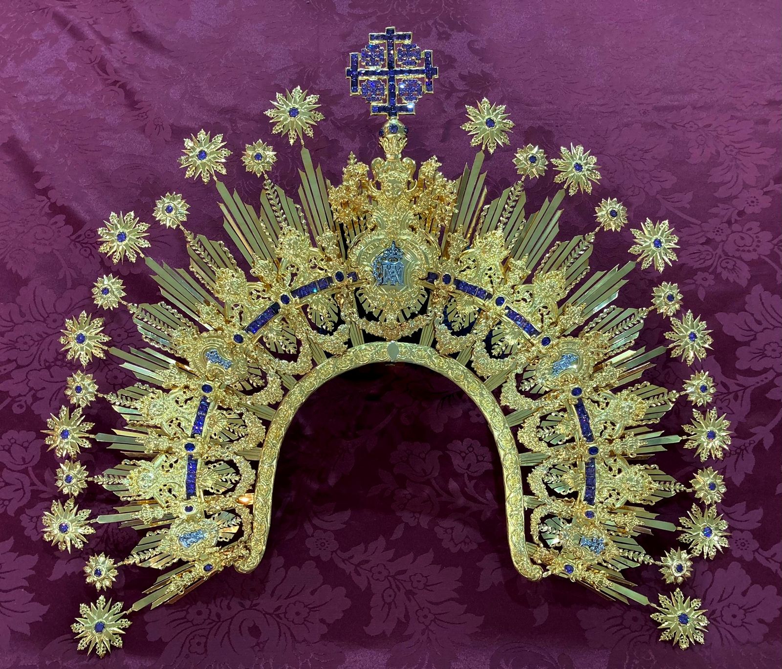 Nueva diadema de la Virgen de la Amargura.