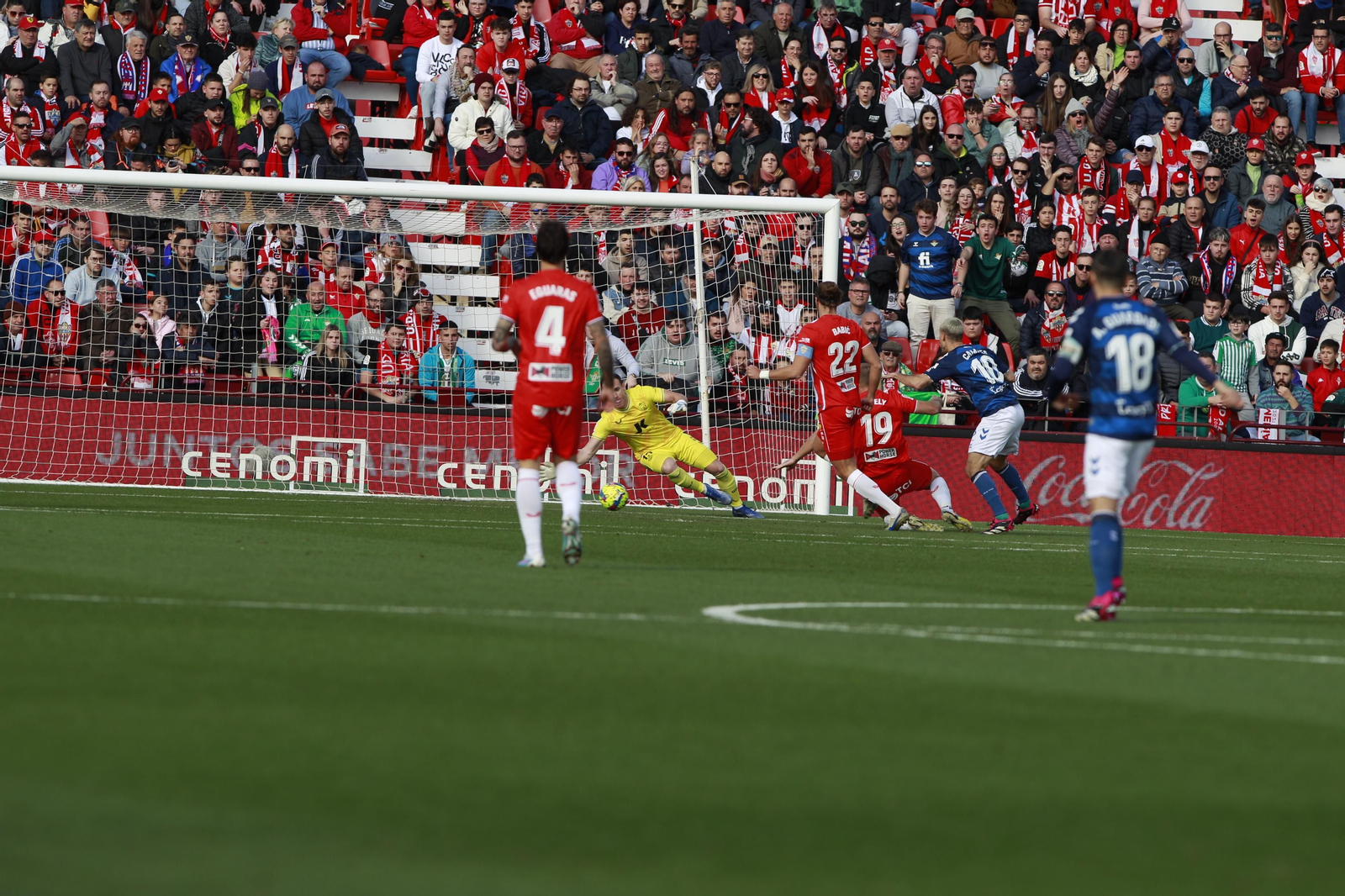 Imágenes del partido de fútbol U.D. Almería-Real Betis Balompié