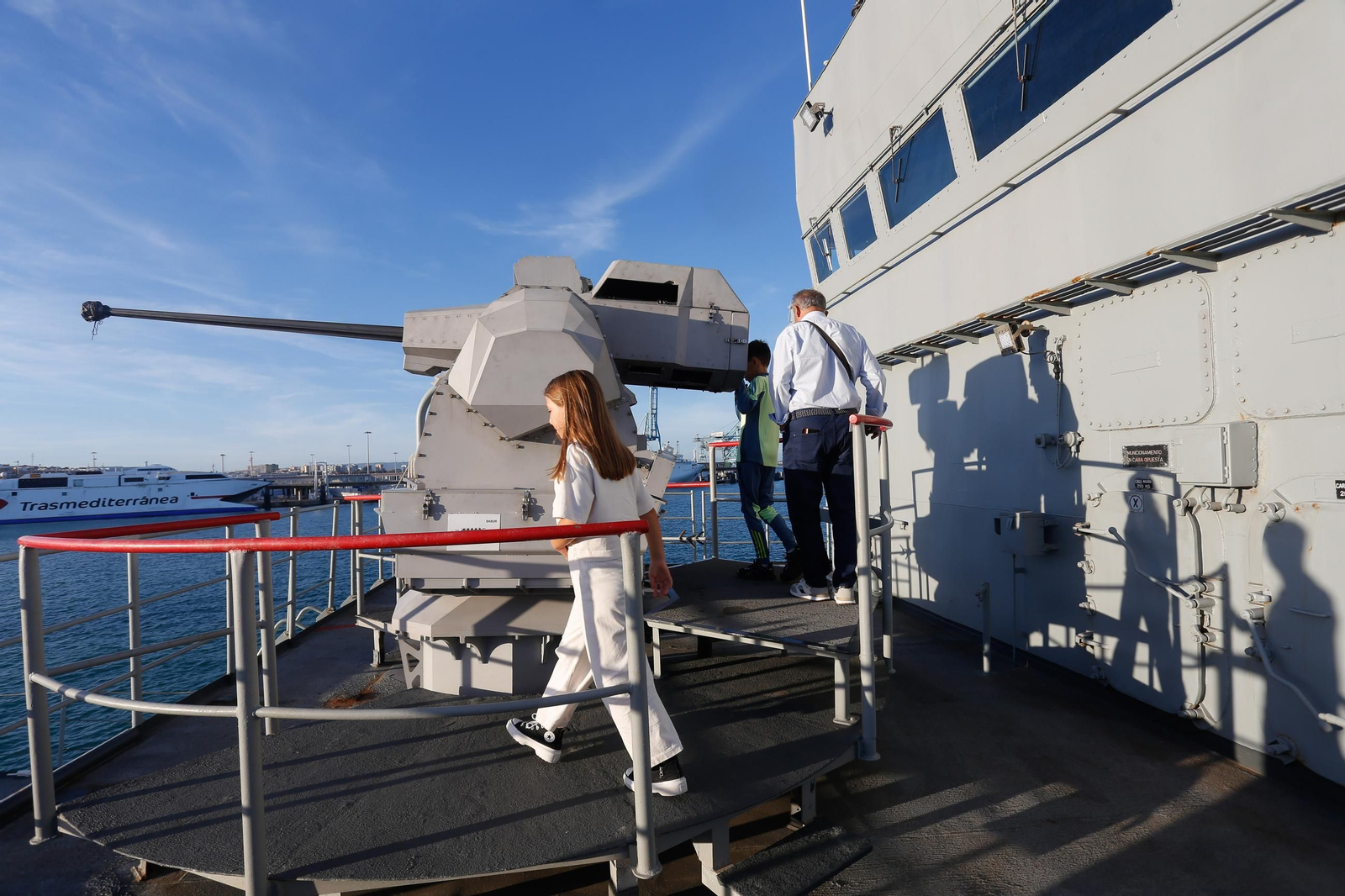 Fotos de la jornada de puertas abiertas del patrullero 'Vigía' en el Puerto de Algeciras