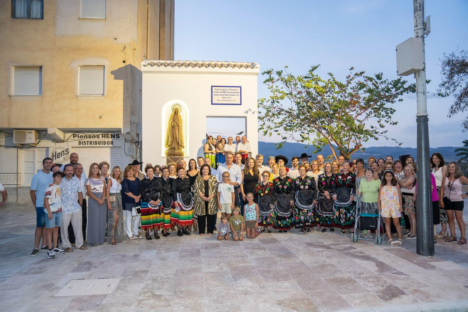 Momento del acto de inauguración multitudinario en Tíjola.