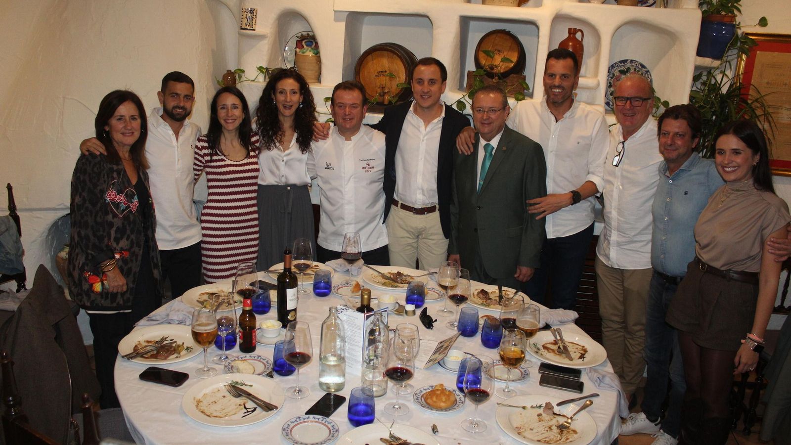 Antonio y Ginés Carmona junto al alcalde de Vera y los concejales del equipo de gobierno.