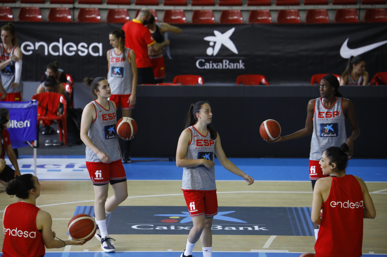 Las fotos del primer entrenamiento de la selección española femenina de baloncesto en Córdoba