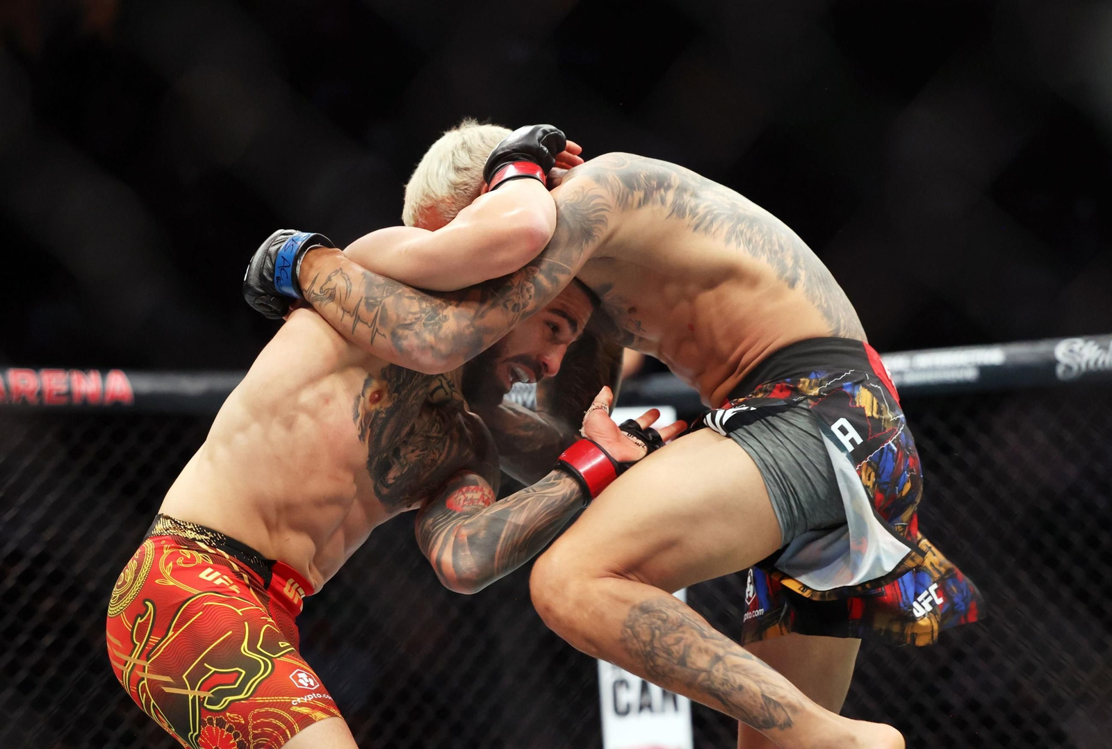 Las fotos del triunfo de Topuria ante Oliveira