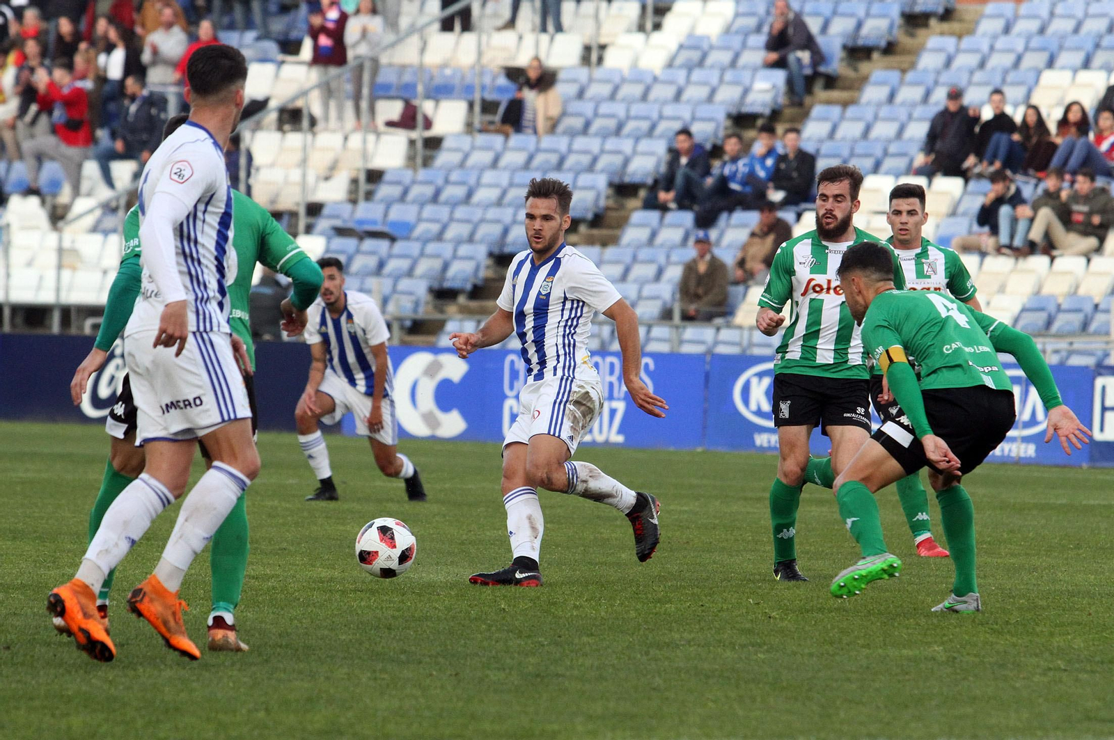 Tropi -centro- durante el partido disputado en Huelva frente al Atlético Sanluqueño.