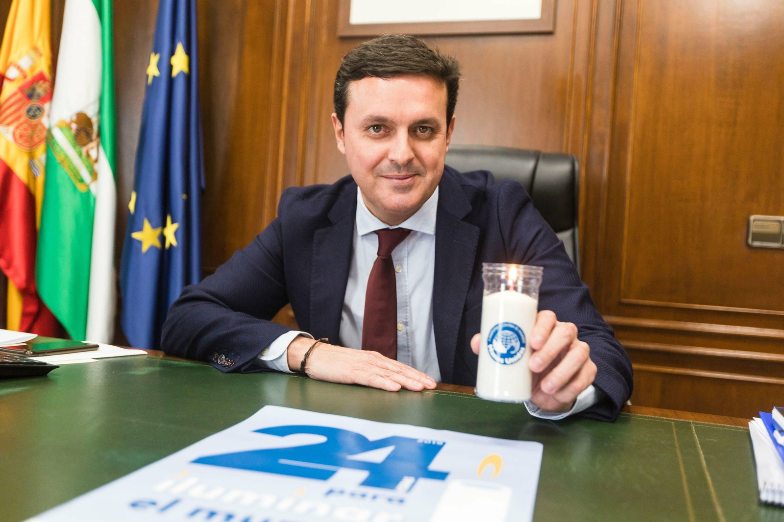 Fotogalería de la sociedad almeriense enciende la llama de la solidaridad