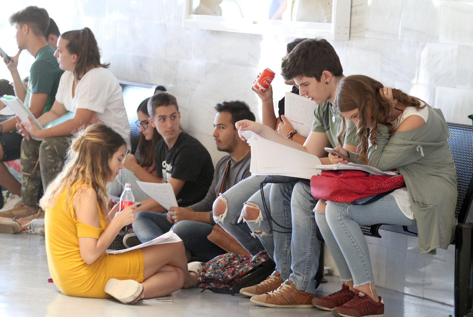 Alumnos a punto de examinarse de Selectividad, el pasado día 12.