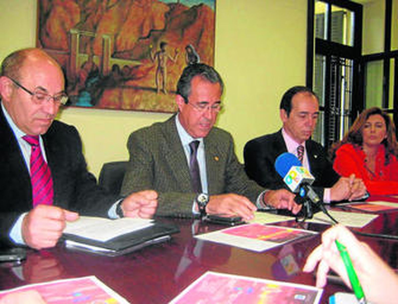 De izqda. a drcha., Ramírez, González de la Torre, Jerónimo Acosta y Pilar Bas.