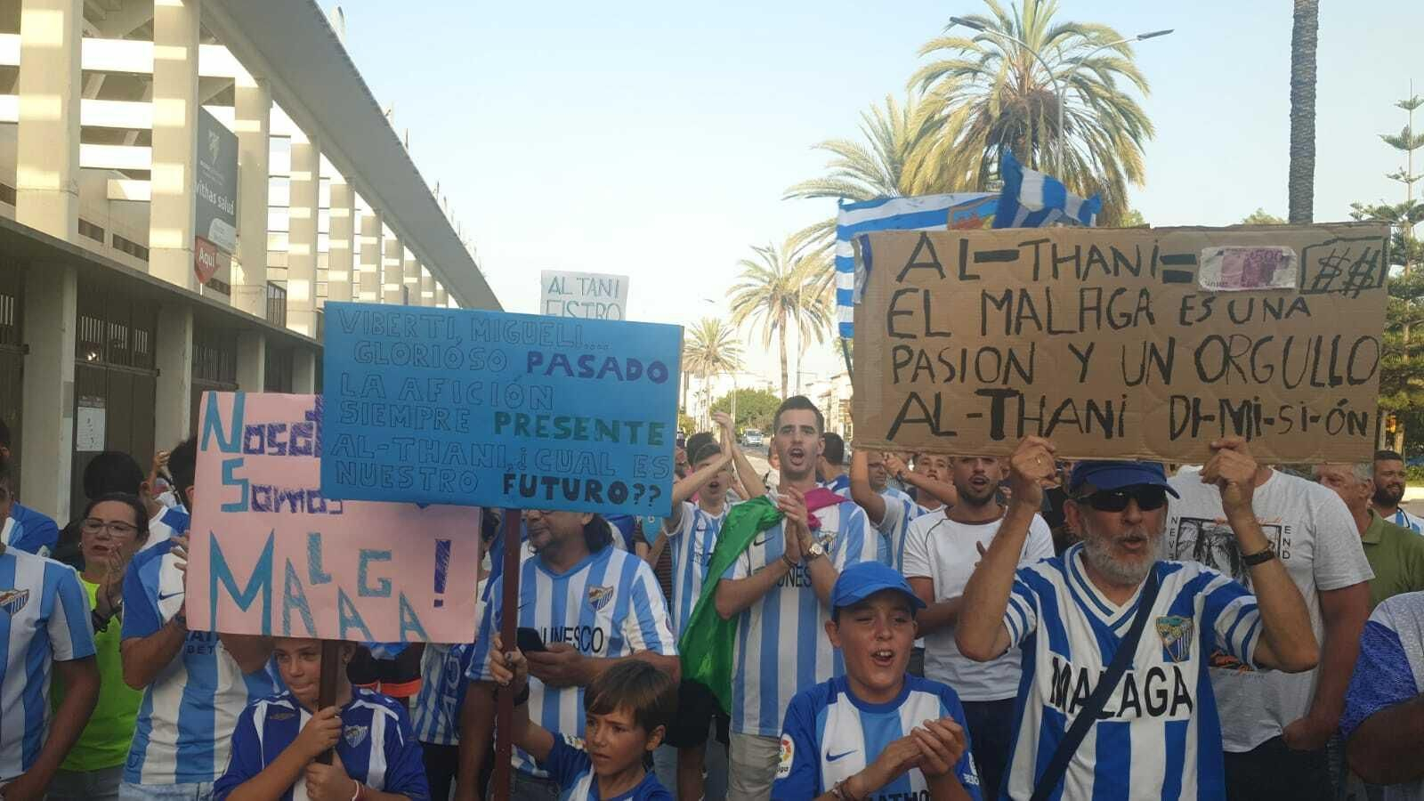 La manifestación contra el jeque Al-Thani en Málaga, en fotos