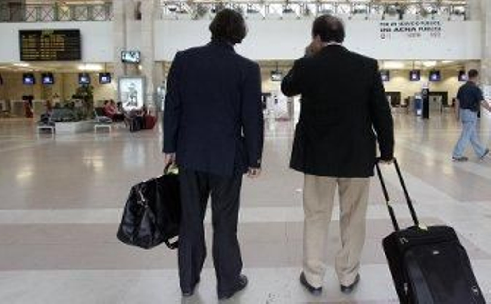 El PSOE pide rescatar el comité de rutas para el aeropuerto