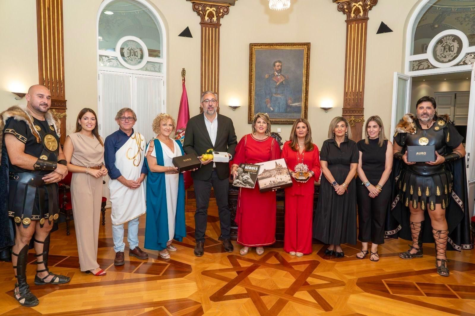 Así fue el paseo de la recreación de Cástulo de Linares por el desfile de Cartagena, en imágenes