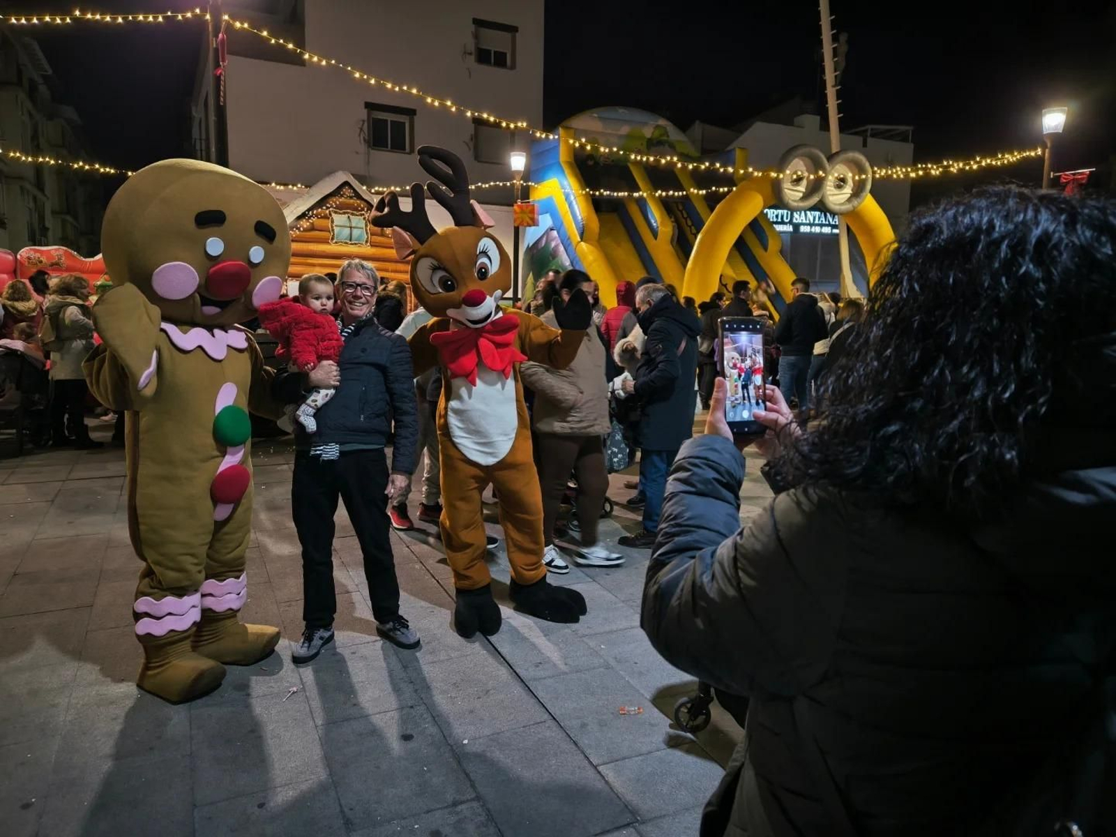 Entre las citas más esperadas se encuentra la Zambomba Flamenca “Llegó la Navidad”, que tendrá lugar el viernes 19