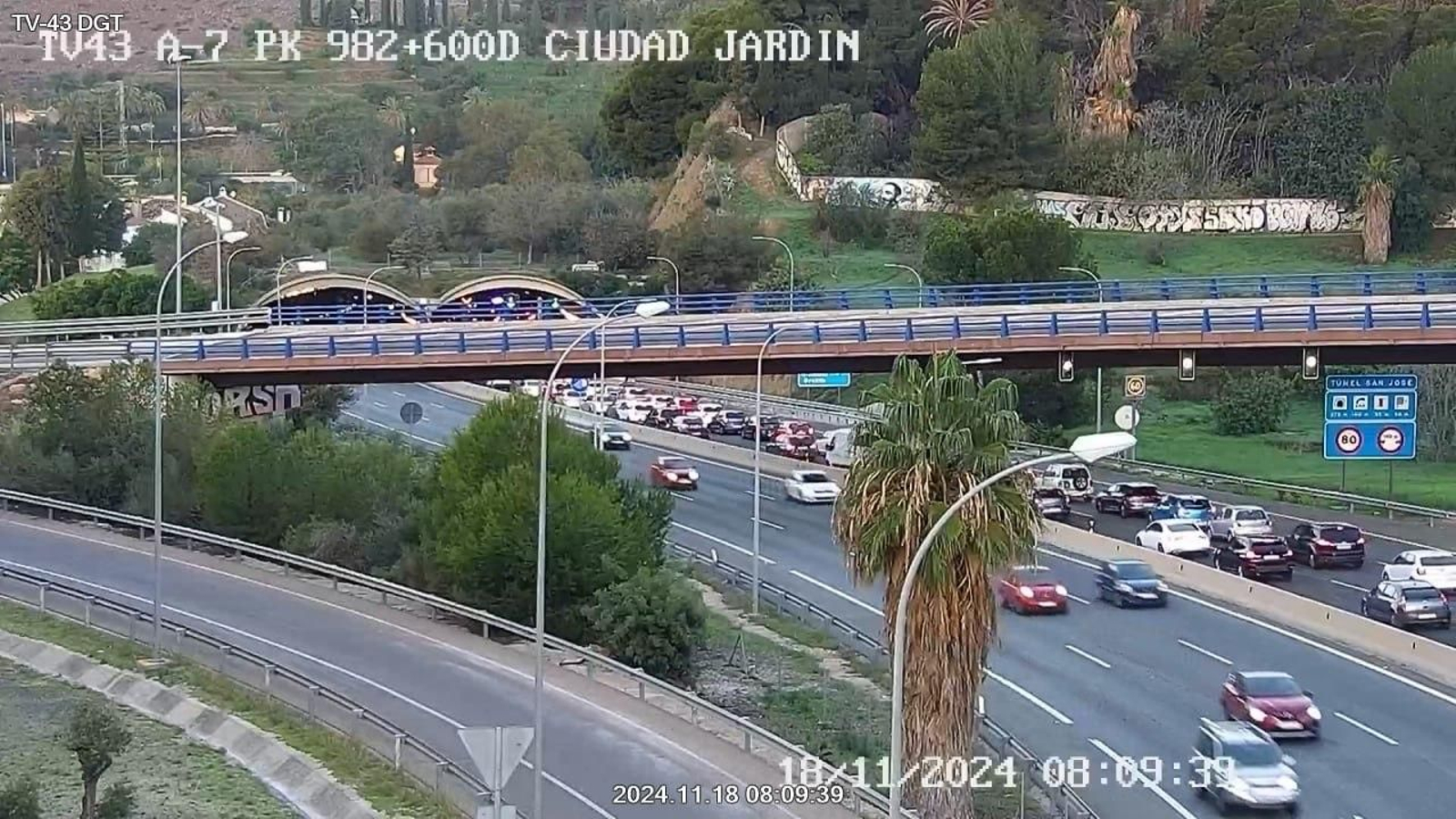 Retenciones en la A7 a la altura del túnel de San José.