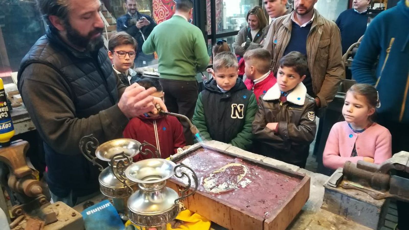 Visitas al taller Orfebrería Hermanos Seco, organizada por Engranajes Culturales, en una edición pasada.