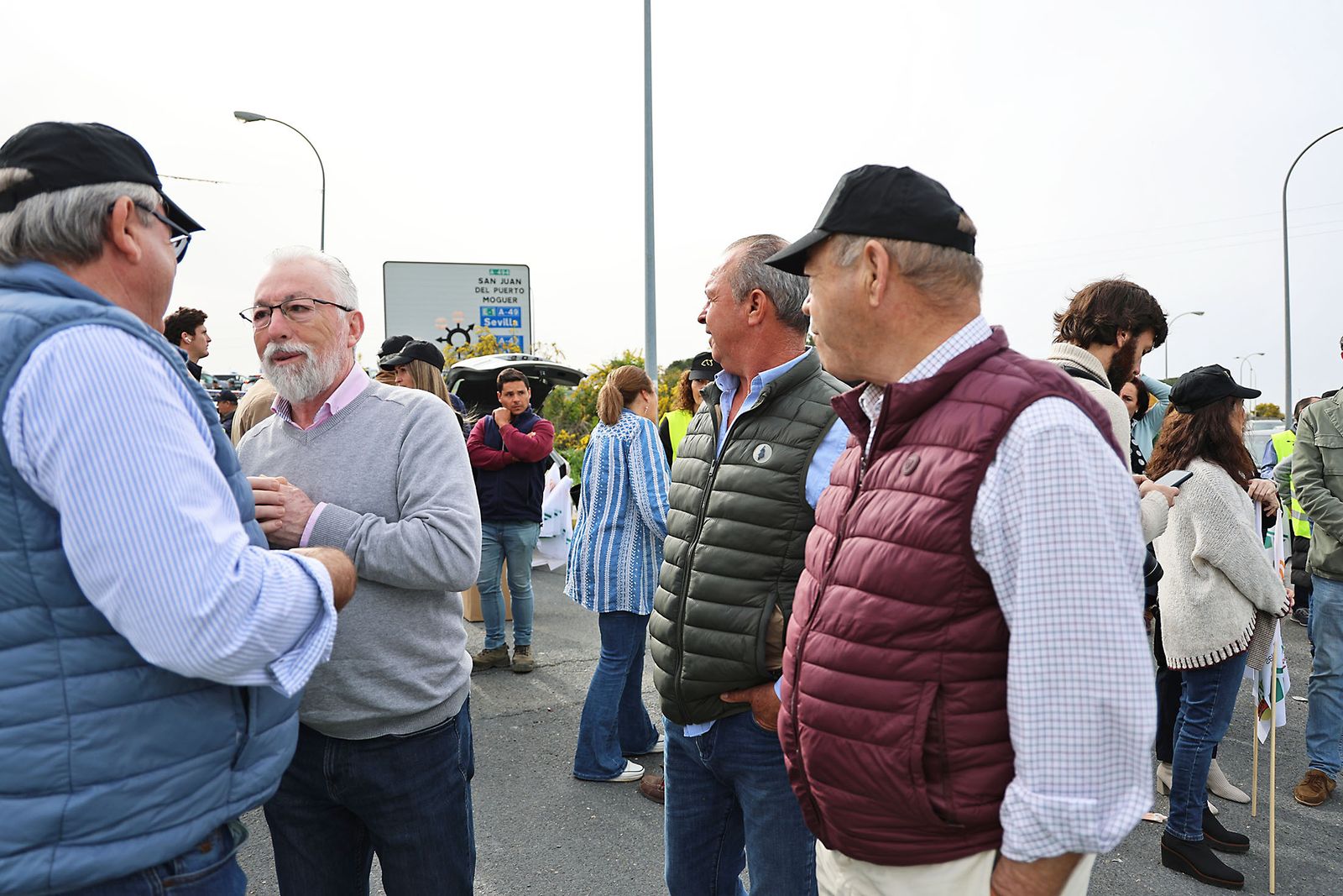 Imágenes de la multitudinaria tractorada de los agricultores en Huelva