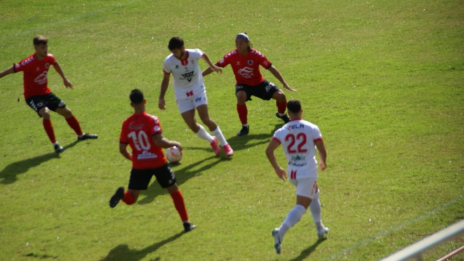 El conjunto de Amate dejó buenas sensaciones ante el líder.