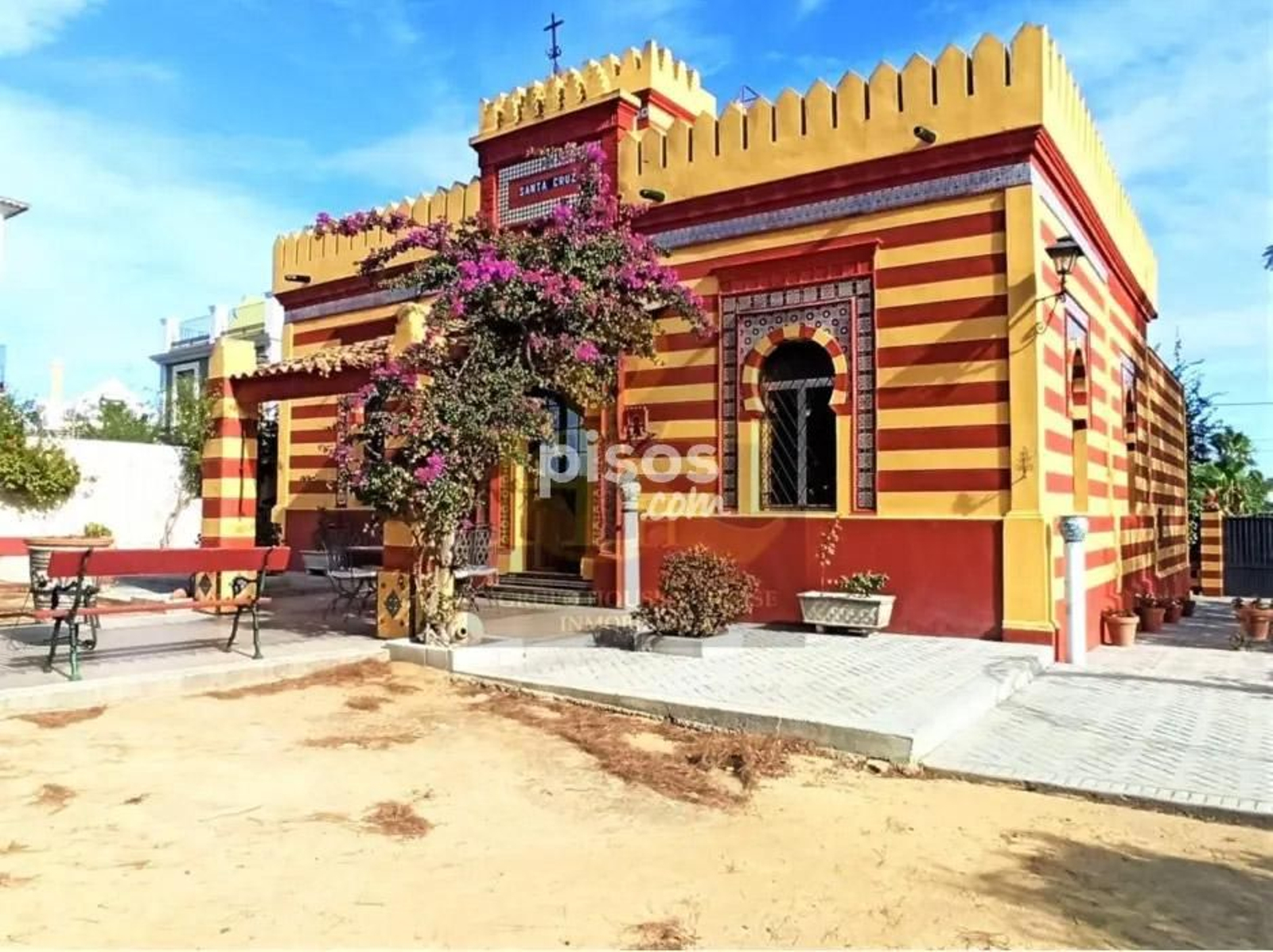 Palacete mozárabe a la venta en Sanlúcar.