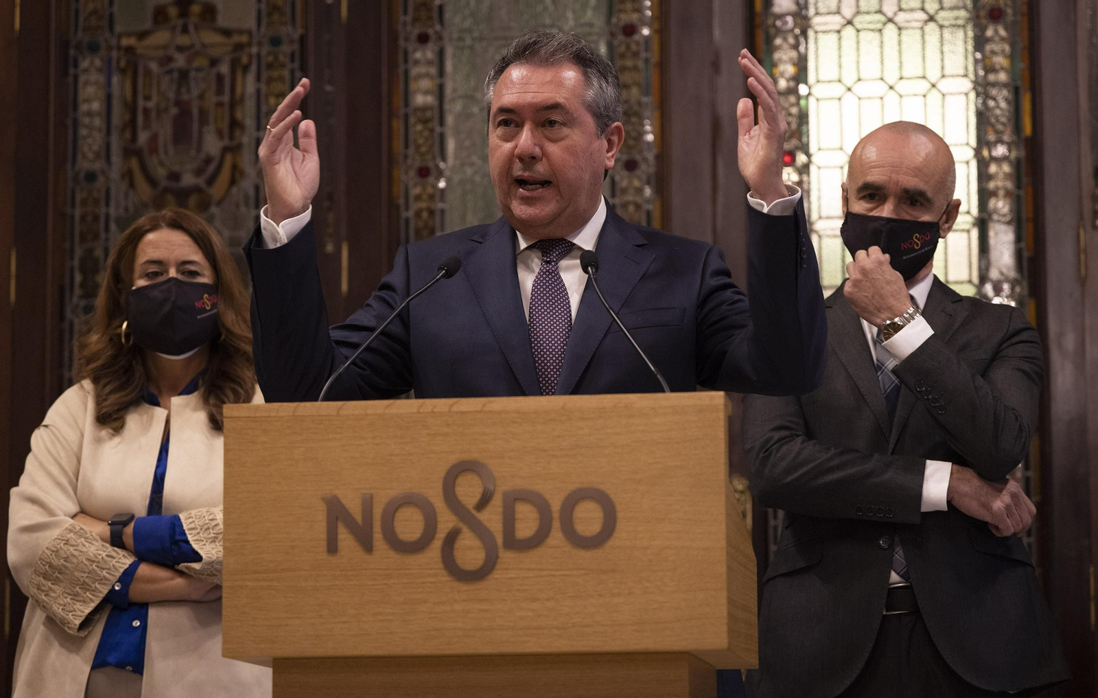 Espadas anuncia su renuncia