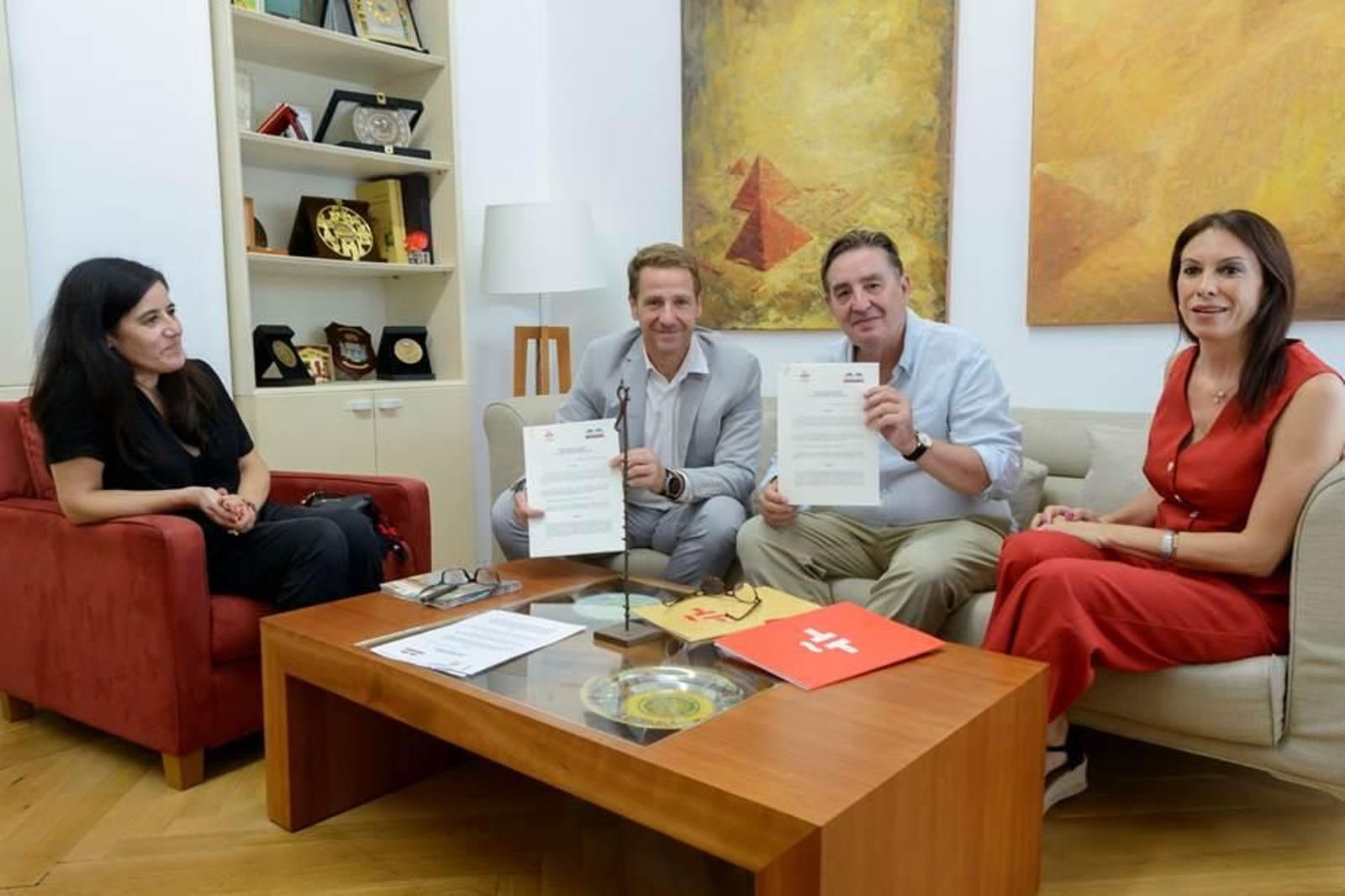 Imagen de la firma del acuerdo entre la Fundación Euroárabe y el Instituto Cervantes