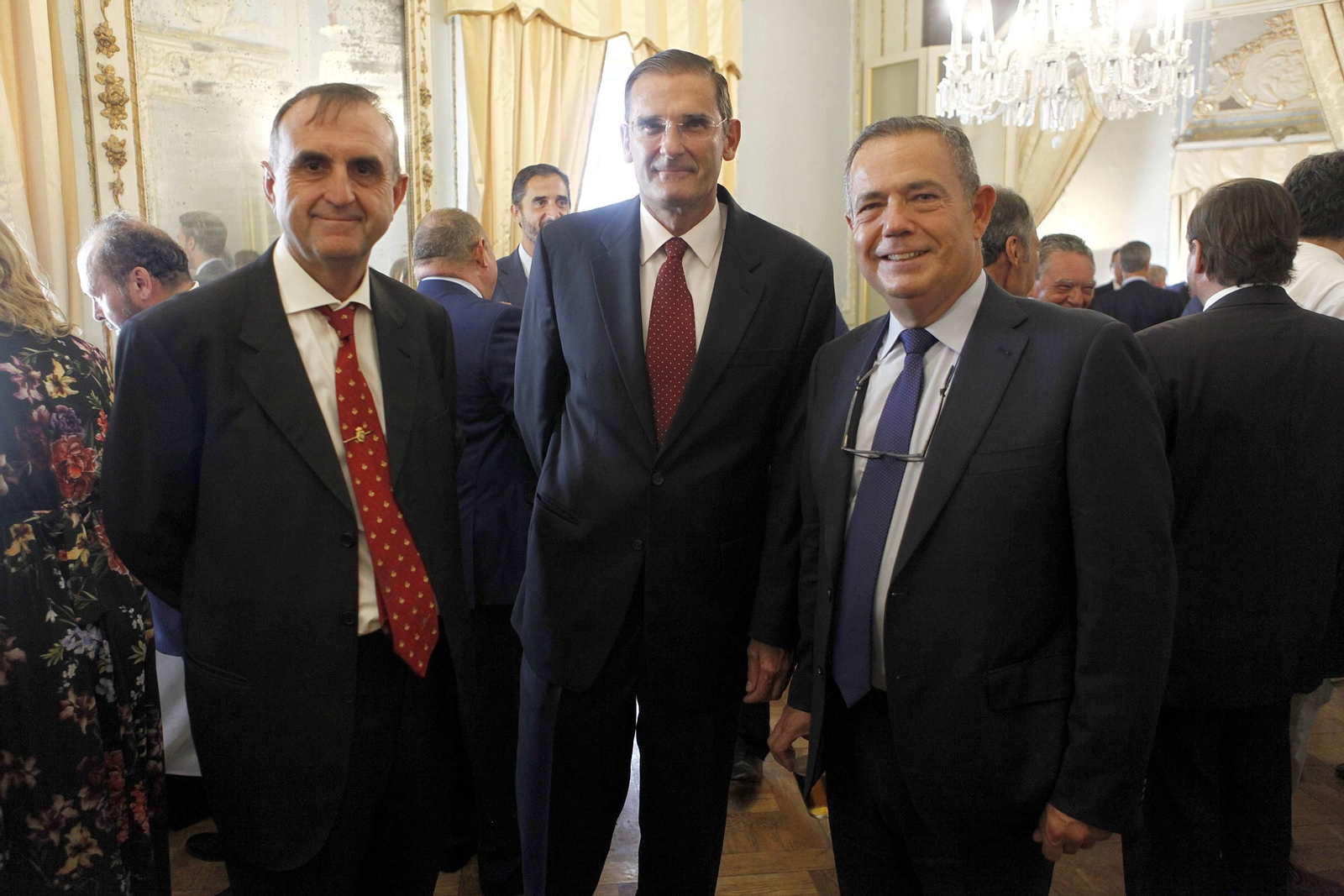 El comisario Antonio Ramírez, el almirante Íñigo de la Puente y el director del Instituto Hidrográfico, Juan Antonio Aguilar.