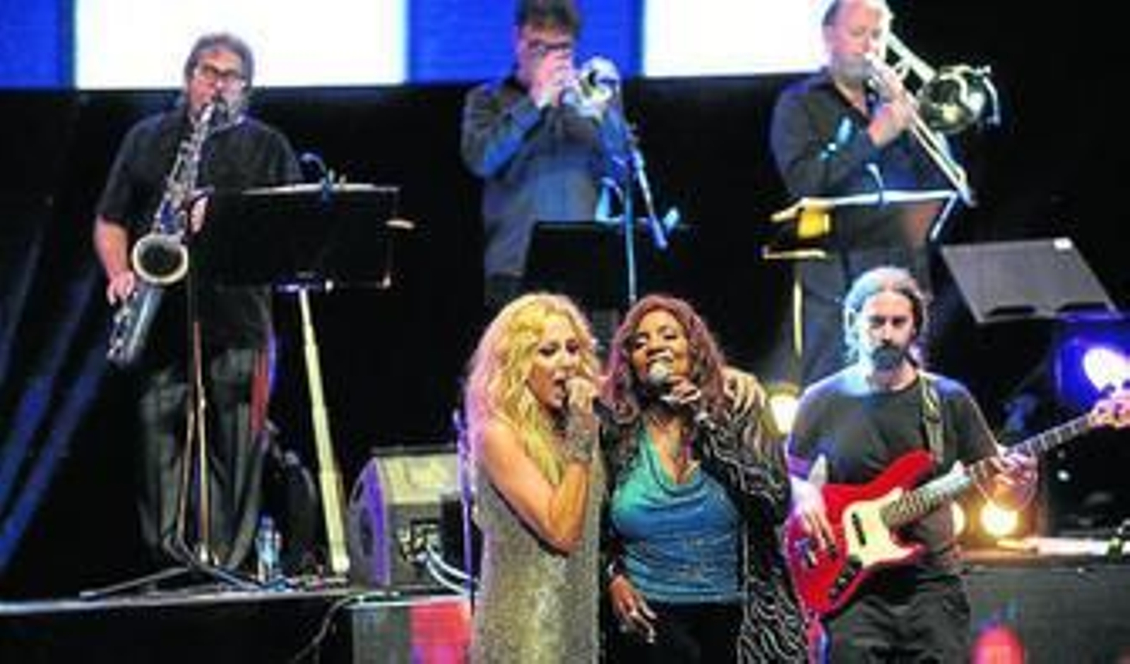 Gloria Gaynor y Marta Sánchez, durante el concierto de este año. Gloria Gaynor y Marta Sánchez, durante el concierto de este año.