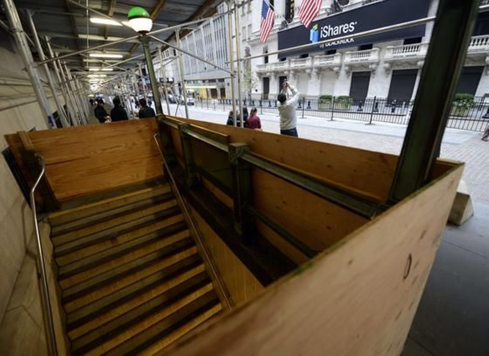 EEUU ya comienza a notar los efectos del huracán que afectará a zonas del litoral como la ciudad de Nueva York.

Foto: REUTERS / AFP