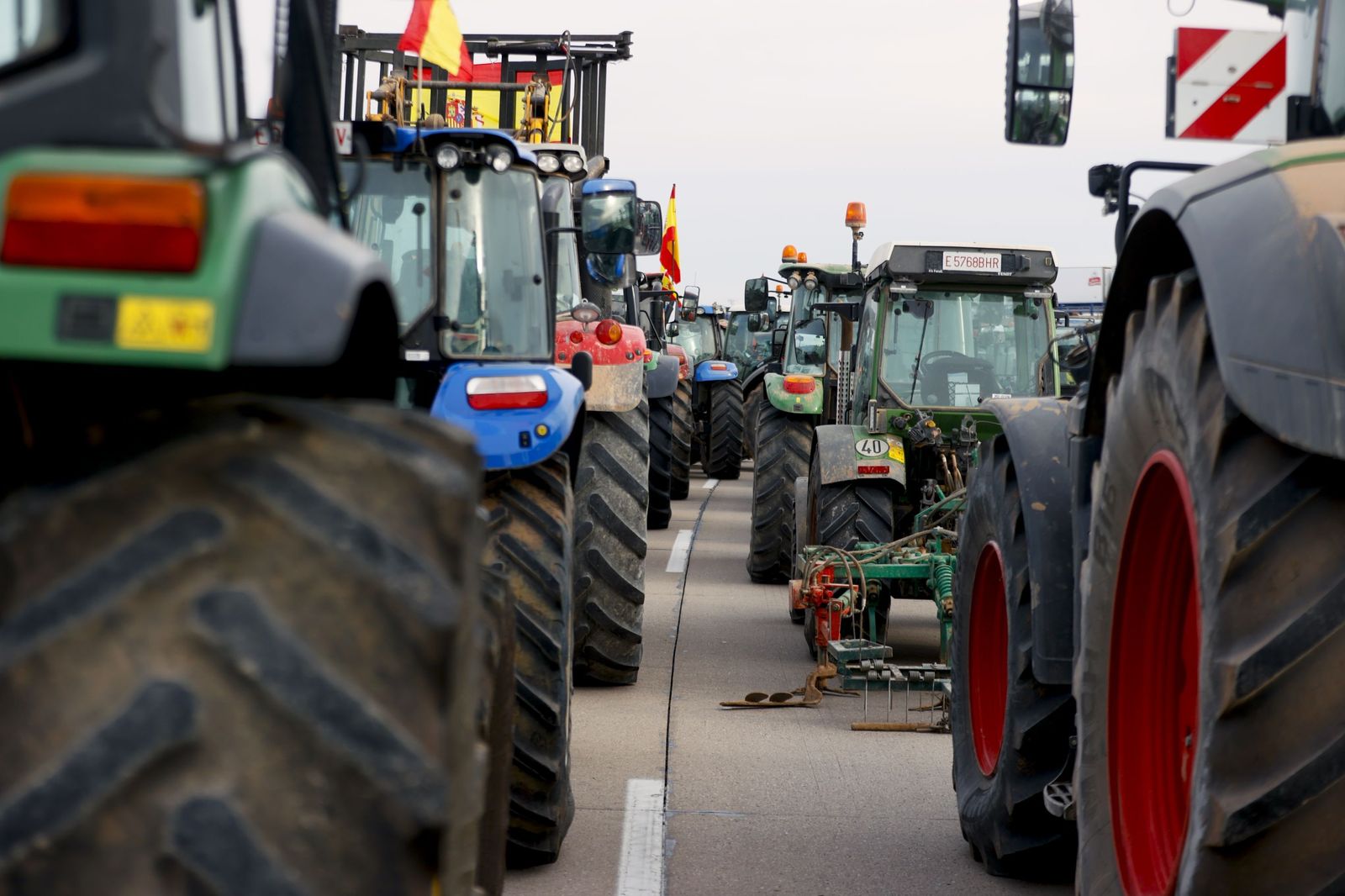 Las imágenes de la tractorada por las carreteras españolas: el campo para las principales vías