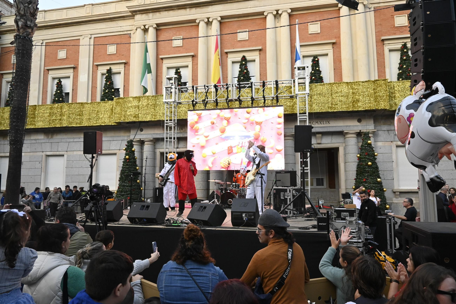 Imágenes de la nevada y alumbrado navideño en Huelva