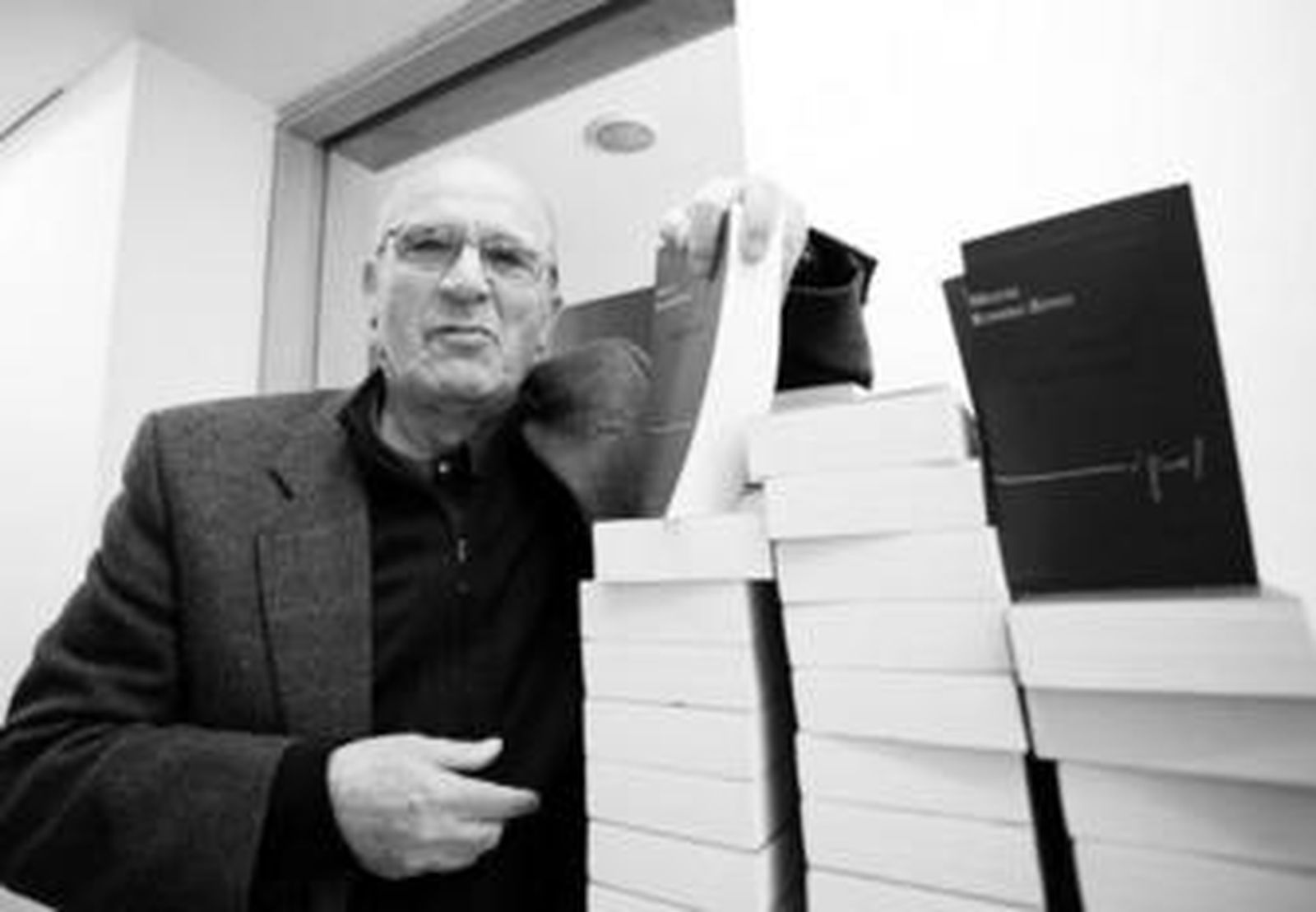 El dramaturgo Miguel Romero Esteo.