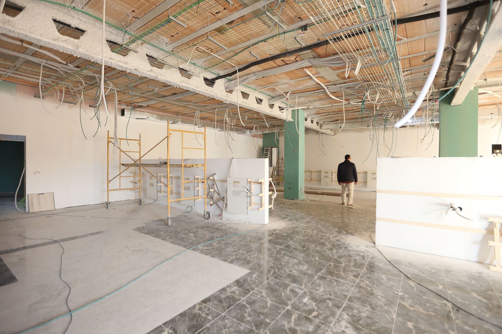 Local en obras del centro de negocios de Zona Franca donde se habilitará el servicio.