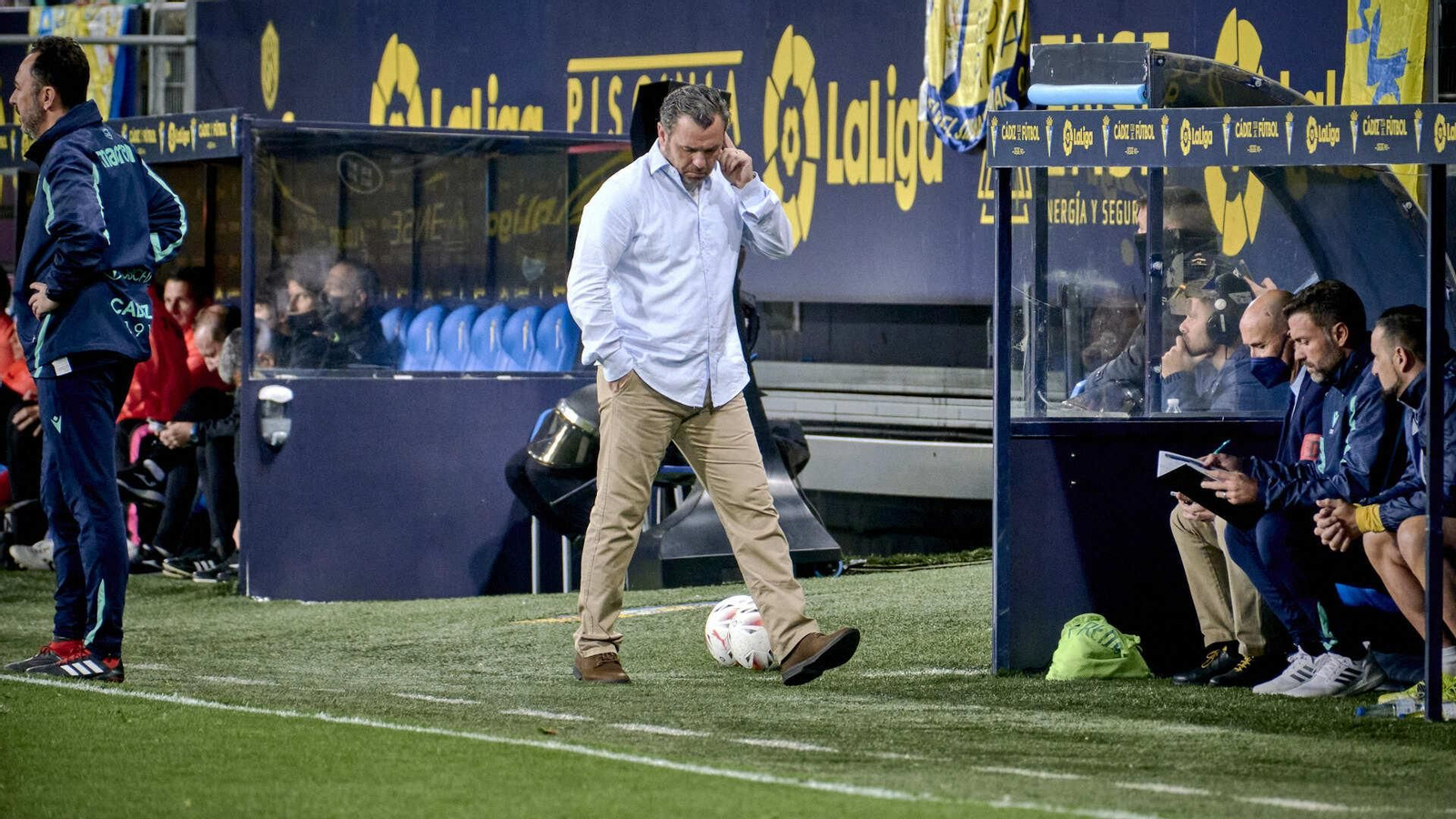 Partido de fútbol entre el Cádiz CF y el Getafe CF.