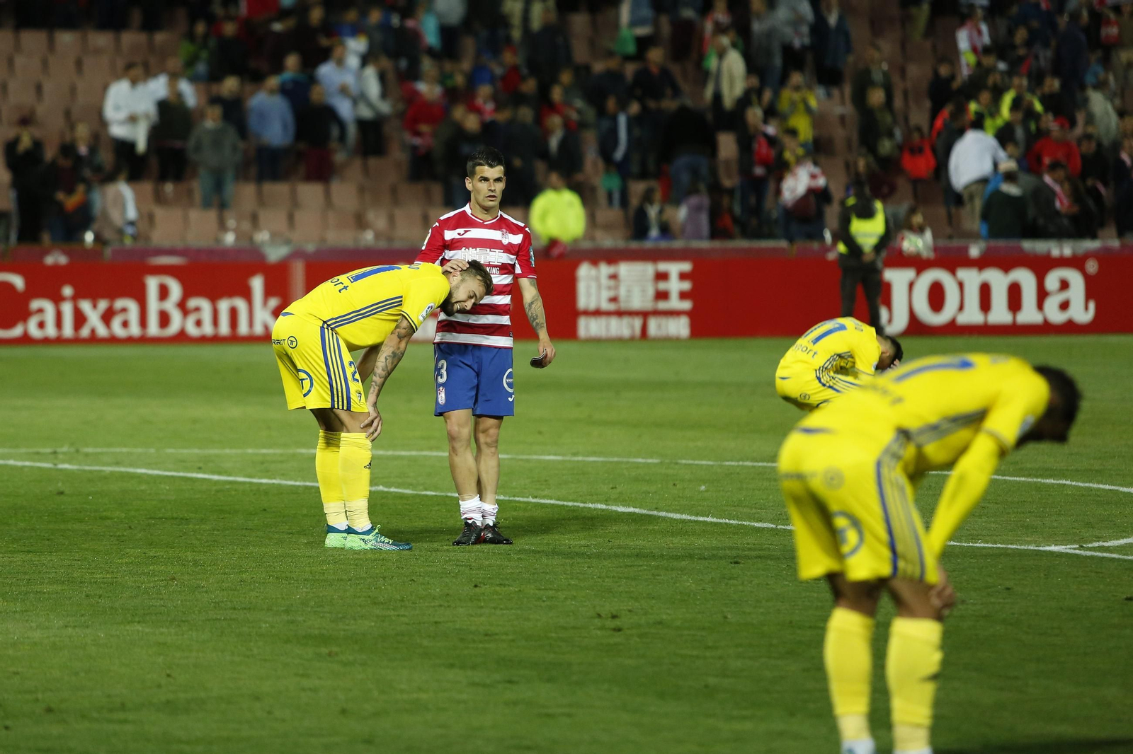 Decepción del Cádiz en la visita a Granada en la 2017-18, que le dejaba sin 'play-off' de ascenso.