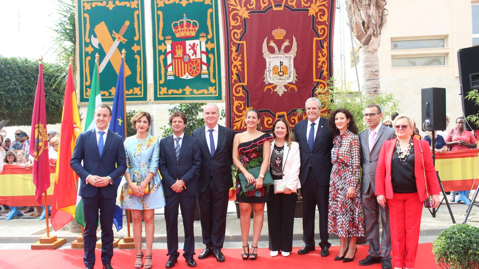 Algunas de las autoridades que asistieron al acto.