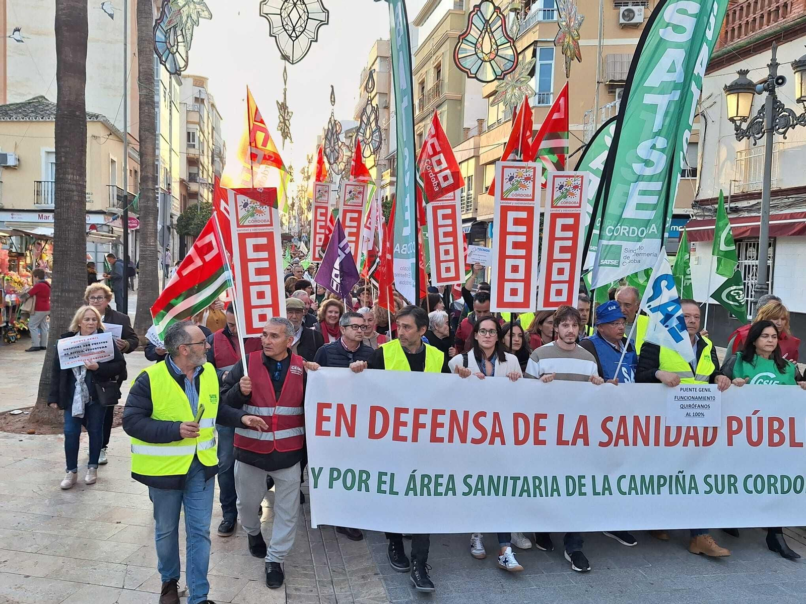 La manifestación en defensa de la sanidad pública en Puente Genil, en fotografías