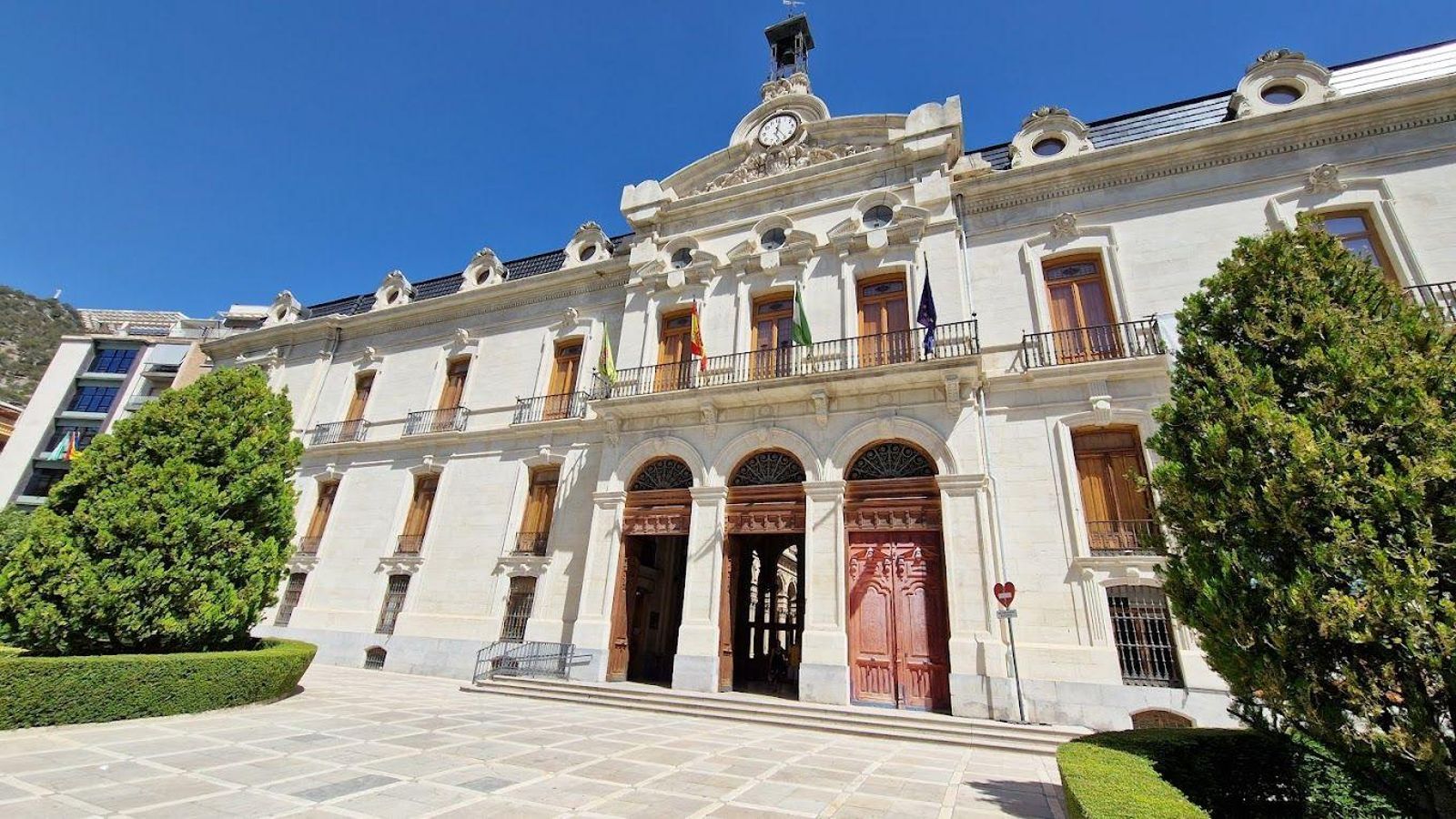 Fachada principal del Palacio de la Diputación Provincial.