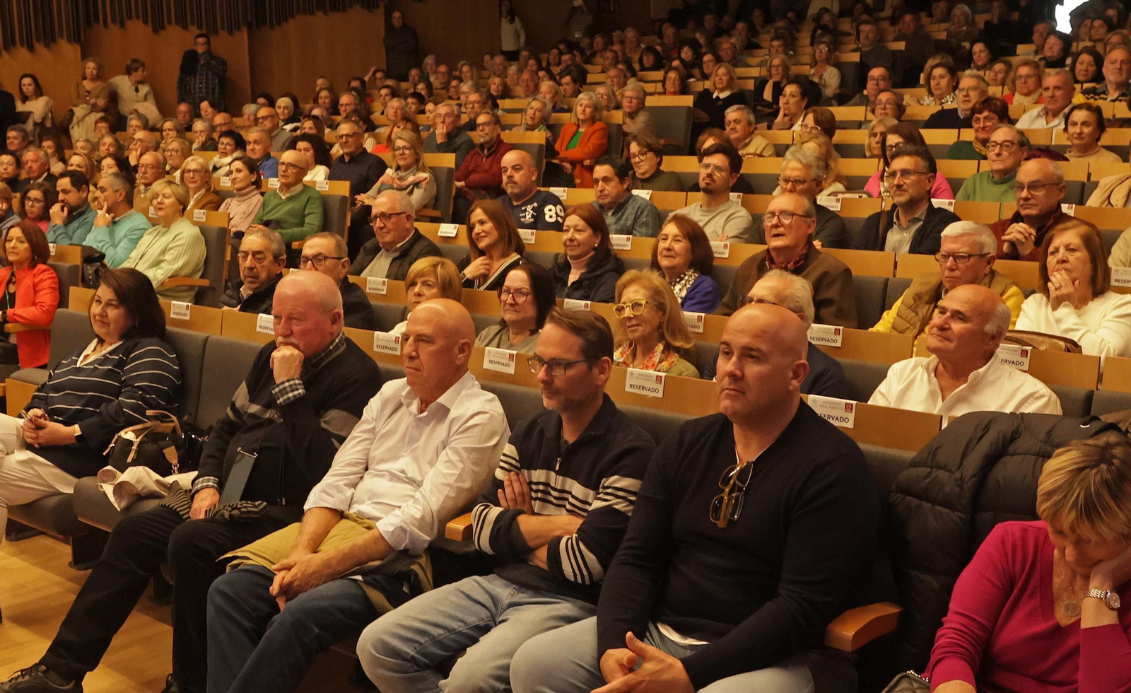 La clase magistral de Asier Unciti-Broceta en el Aula Universitaria de Mayores de la UCA, en imágenes