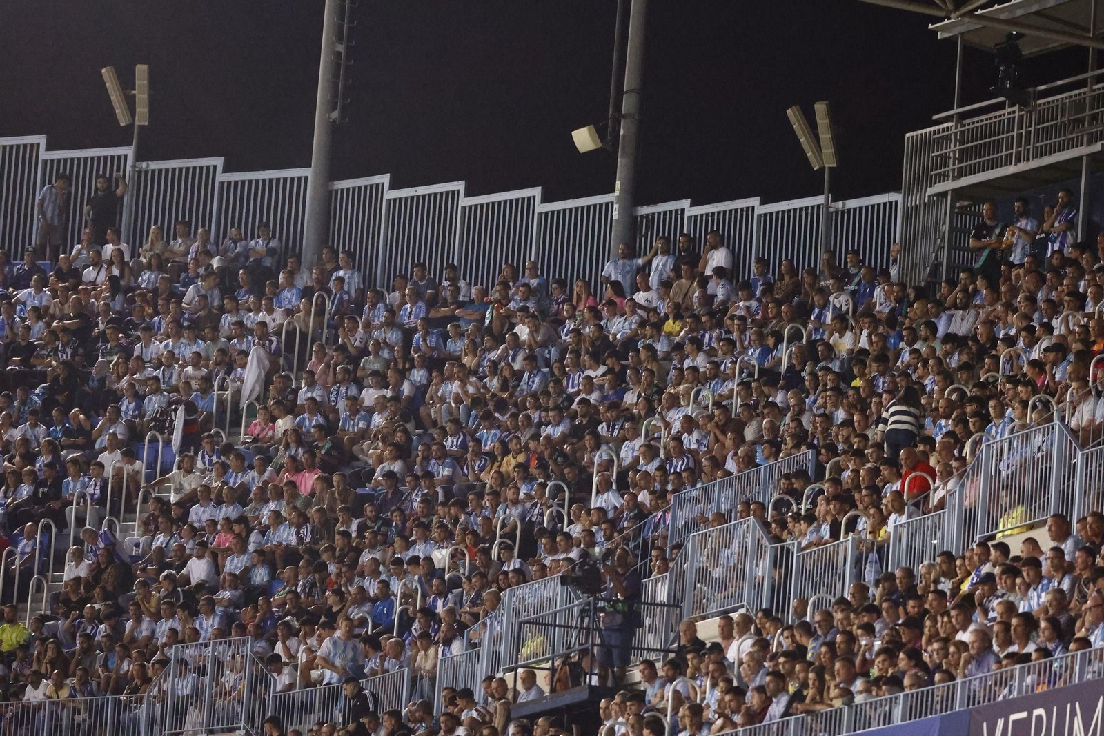 Búscate en las gradas de La Rosaleda en el Málaga CF-Deportivo