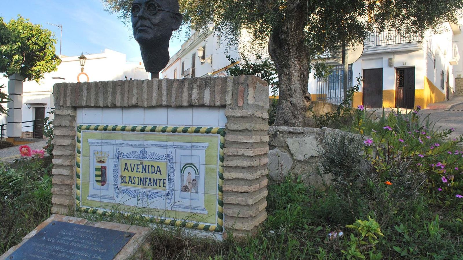 Busto de Blas Infante / Avenida Blas Infante