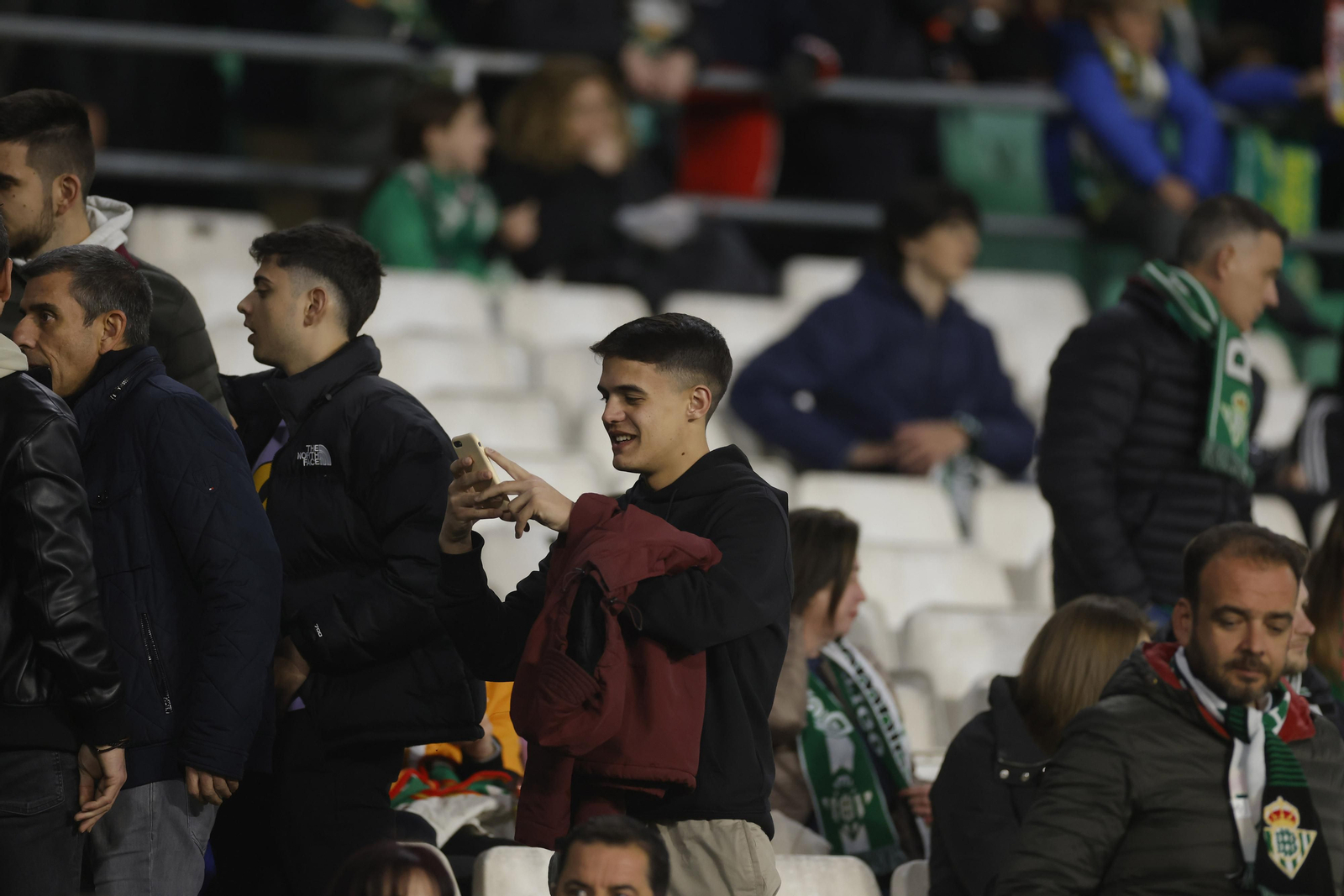Búscate en las fotos del Betis-Celta