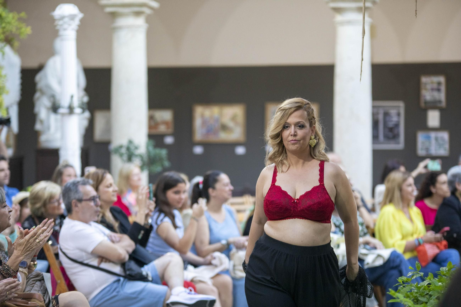 Mucho x Vivir de la Asociación del Cáncer en la Escuela de Artes de Almería