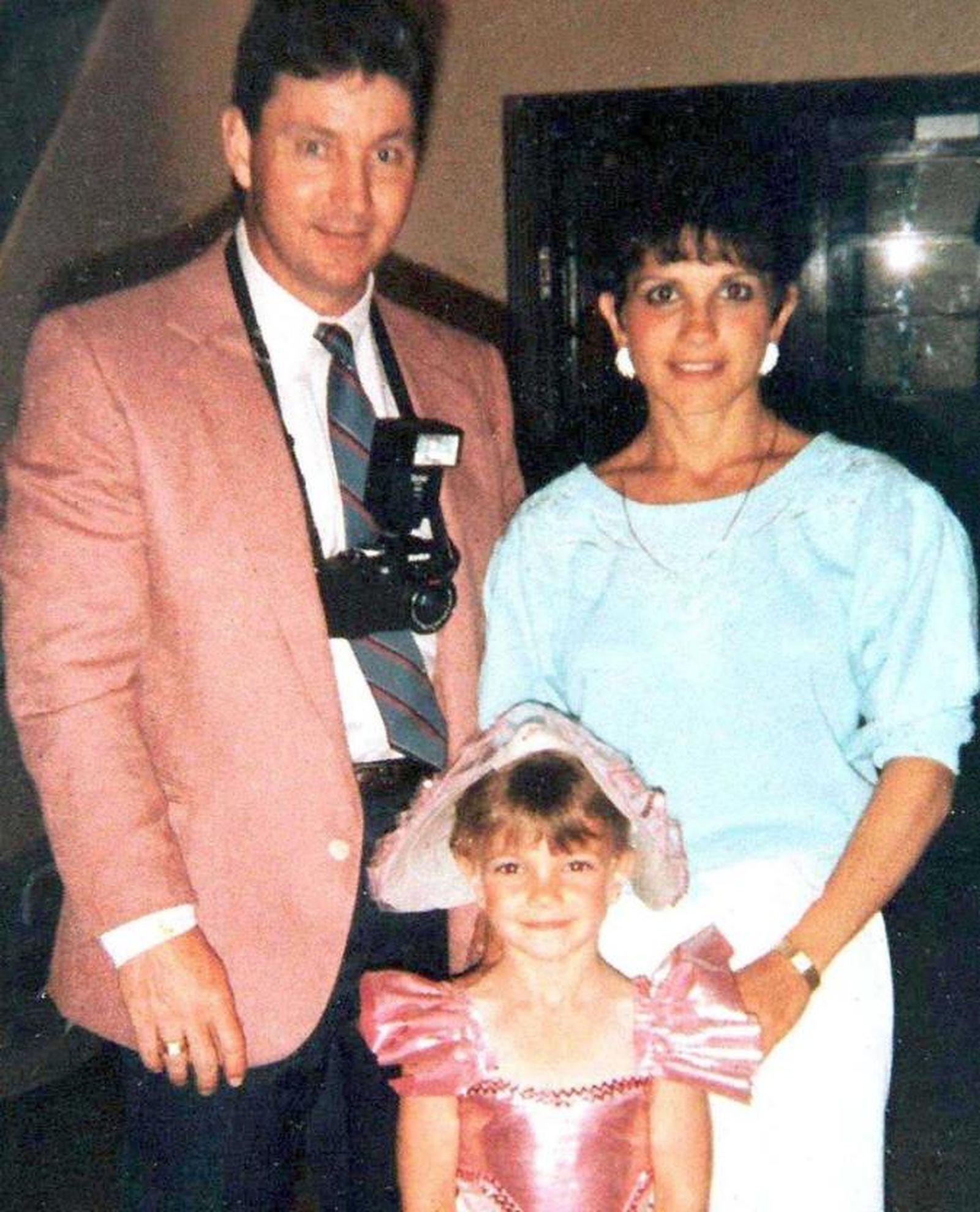 La cantante con sus padres cuando era una niña.