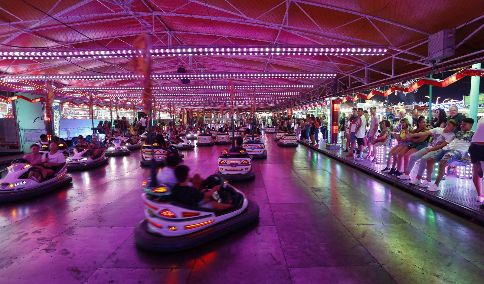 Fotos del cuarto día de Feria de Málaga en el Centro y la noche en el Real