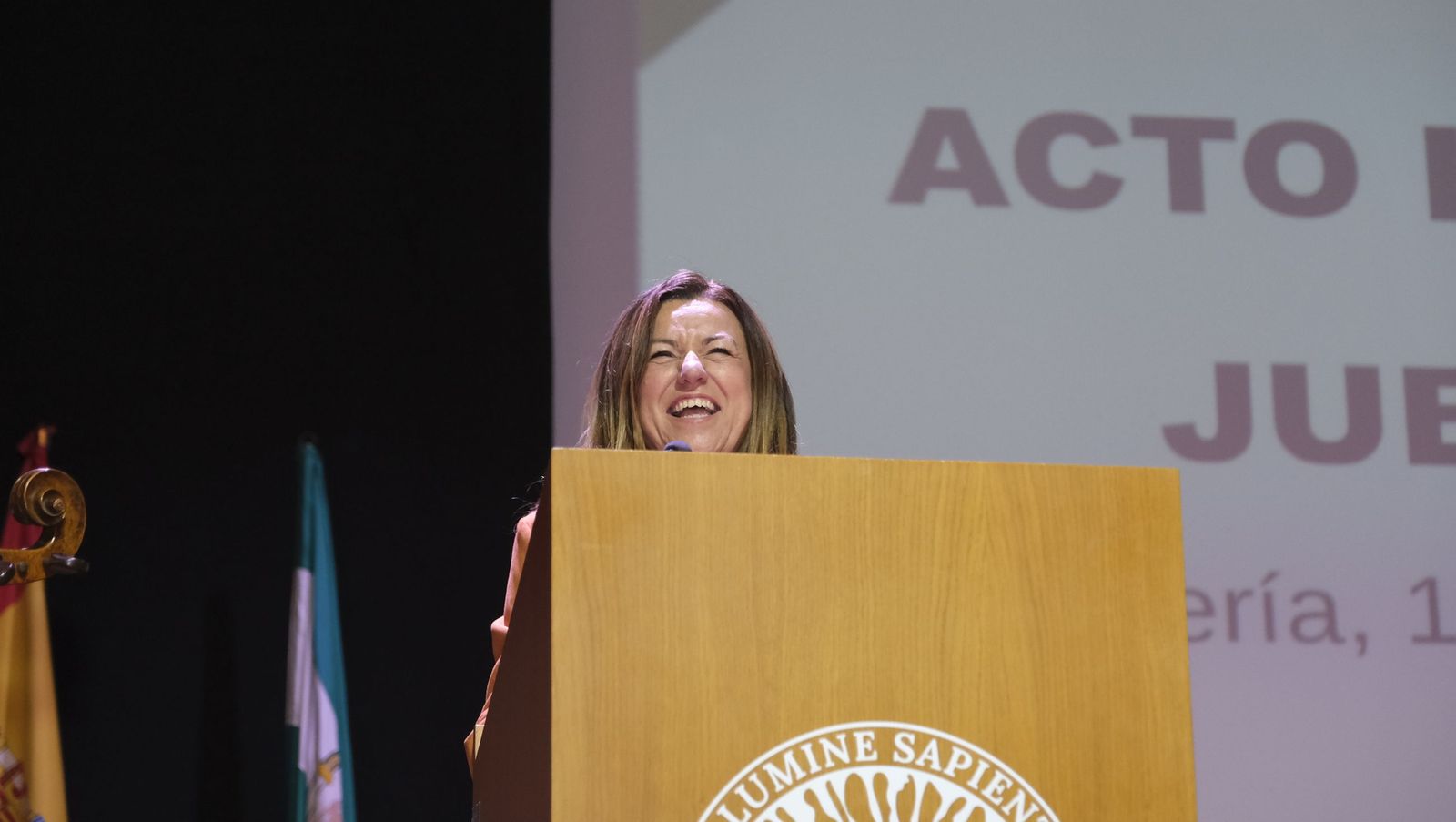 Los maestros docentes jubilados reciben su homenaje en la paraninfo de la UAL