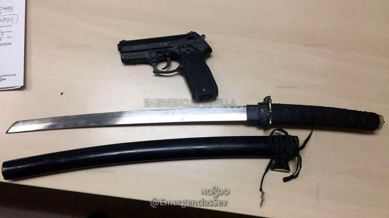 Las armas requisadas al detenido