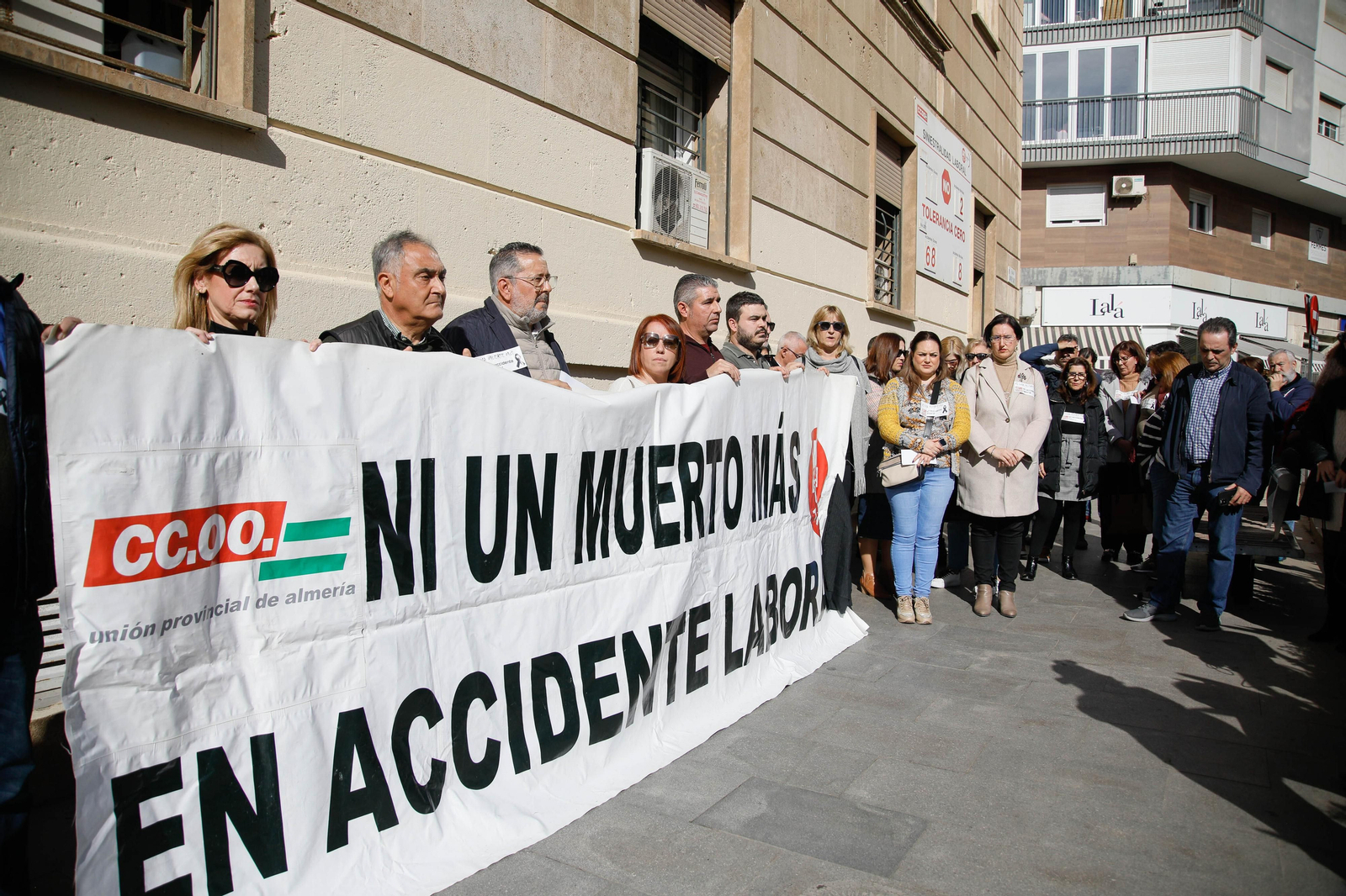 Imágenes de la concentración de CCOO y UGT  tras la muerte de un trabajador en accidente laboral